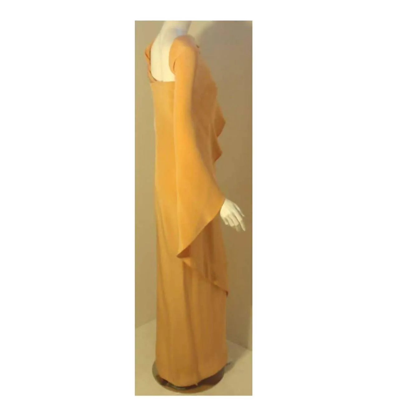OLEG CASSINI Long Golden Silk Gown of the late Betsy Bloomingdale | EU 40
