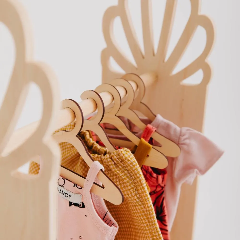 Shell Dolls Clothes Rack